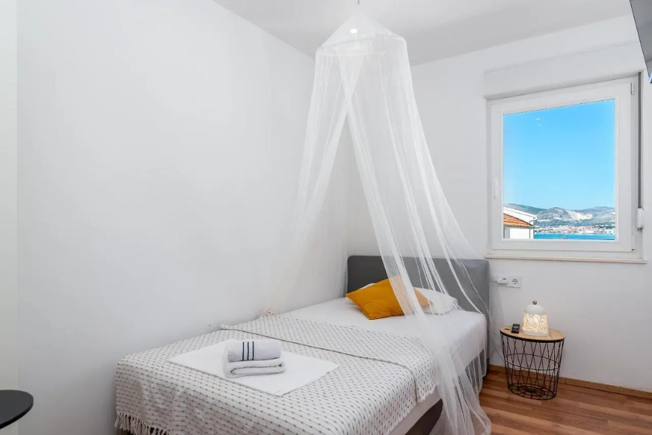 Apartmani Marko Trogir 0*,